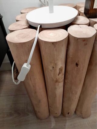 Mesita de noche o auxiliar de madera rústica