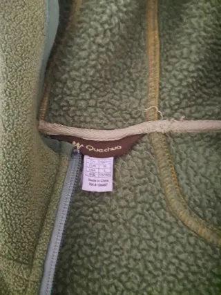 Forro polar verde con capucha