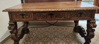 Mesa escritorio antigua tallada Renacimiento
