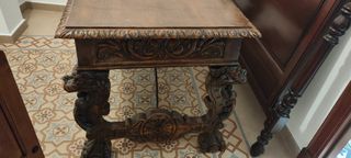 Mesa escritorio antigua tallada Renacimiento
