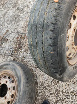 Ford transit Vendo dos Llanta con neumático comple