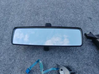 Espejo retrovisor y mandos coche