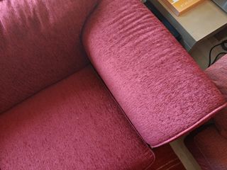 Sofá 2 plazas tela rojo.