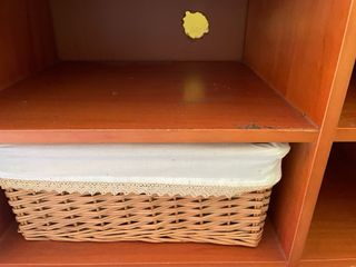 Mueble auxiliar madera y mimbre