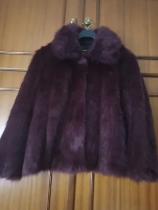 Abrigo corto piel sintética