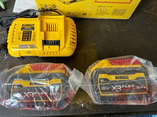 Cargador DeWalt DCB118X2 + 2 Baterías 9Ah 54V