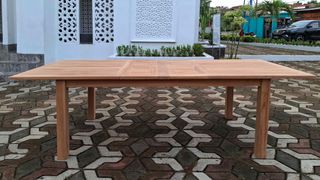 Mesa extensible de teca para jardín