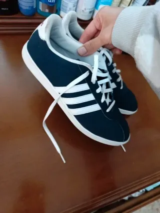 Zapatillas Adidas Talla 39 Negras y Blancas