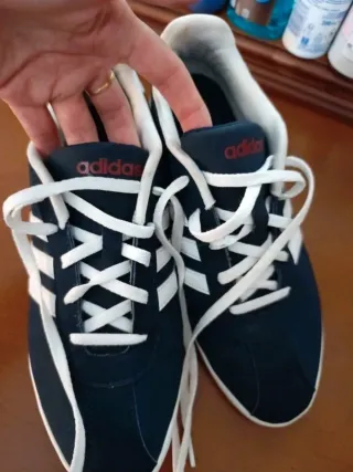 Zapatillas Adidas Talla 39 Negras y Blancas