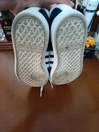 Zapatillas Adidas Talla 39 Negras y Blancas