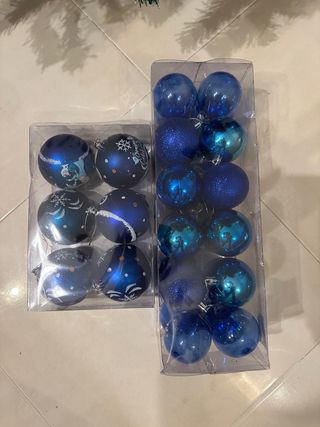 Árbol de Navidad verde con detalles blancos 180cm