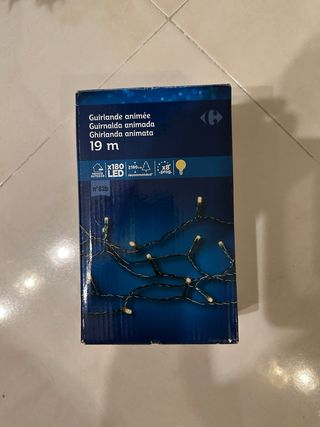 Árbol de Navidad verde con detalles blancos 180cm