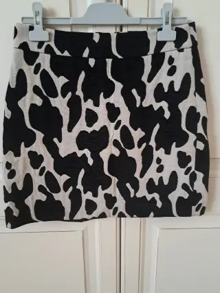 Lote 2 faldas Zara y Tucco