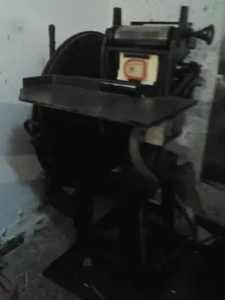 Máquina de imprenta antigua