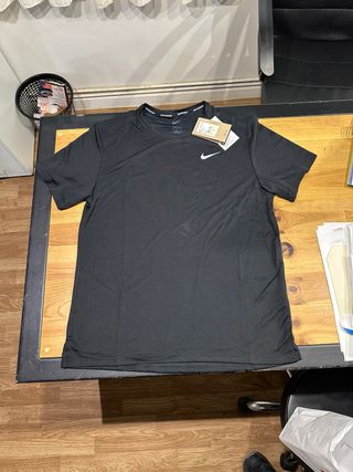 Camiseta deportiva Nike.