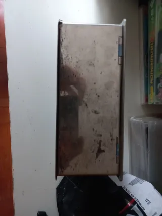 Caja de metal con llave