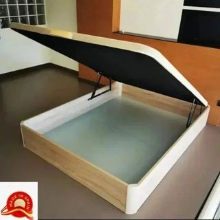 Canape de madera y colchones. Conjuntos de camas