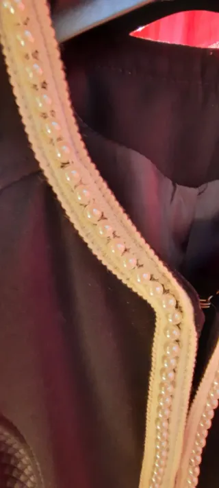 Giacca nera con perle taglia L