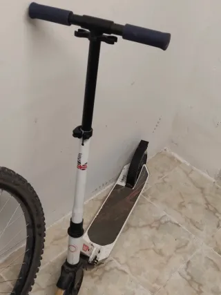 Patinete Oxelo blanco con detalles