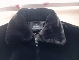 Cazadora negra pelo sintético talla S