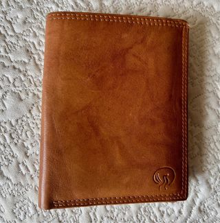 Cartera de piel marrón 12,5 x 10 cms.