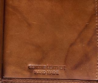 Cartera de piel marrón 12,5 x 10 cms.