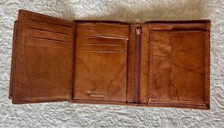 Cartera de piel marrón 12,5 x 10 cms.