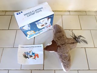 Giocattolo interattivo per gatti con uccello