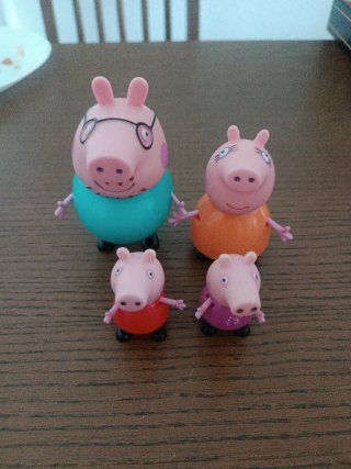 4 Muñecos Peppa Pig + regalo