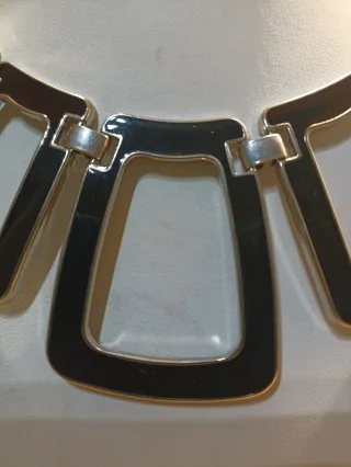 Collana girocollo statement nero e argento