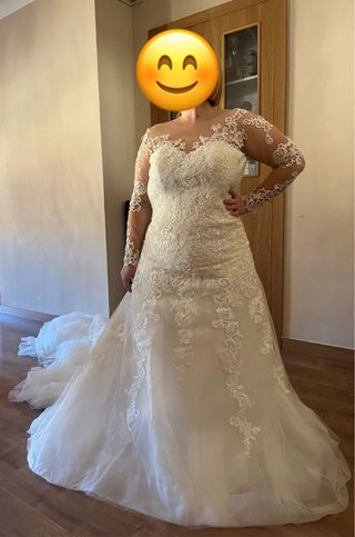 Abito da sposa lungo con veli firmato San Patrick