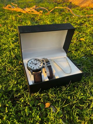 Set Reloj Pulsera y Cadena