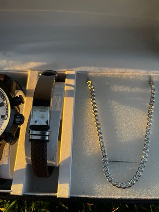 Set Reloj Pulsera y Cadena