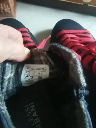 Scarponcini uomo blu con lacci rossi