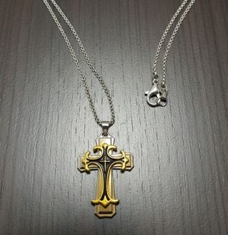 Colgante cruz negra y dorada gótico doble silueta