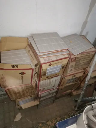 Pavimento cerámico gris