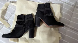 Botines ante negros con hebillas