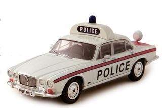 Jaguar Mk2 3.8 y Jaguar Xj6 Series 1 4.2 "Policia de Staffo