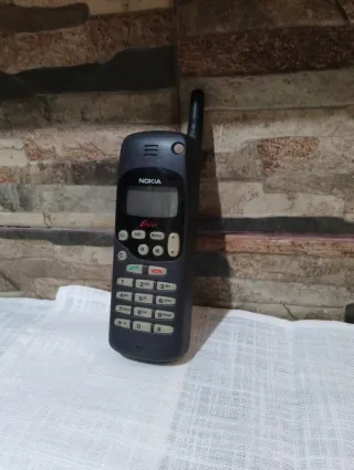 Teléfono Nokia 1610 vintage clásico