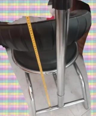 Sillón moderno negro y plateado