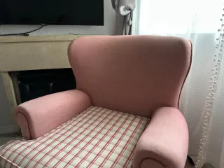 Juego de dos sillones individuales.