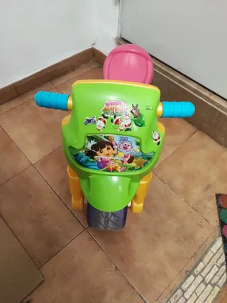Moto infantil rosa y verde
