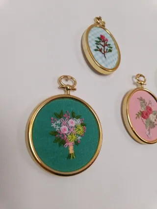 Set 5 Quadretti Floreali Ricamati