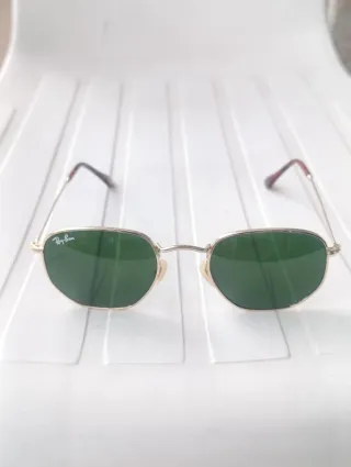 Gafas de sol Ray-Ban doradas y verdes