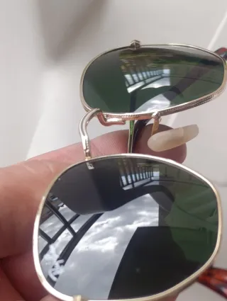 Gafas de sol Ray-Ban doradas y verdes