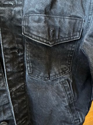 Chaqueta vaquera Mango hombre negra desgastada