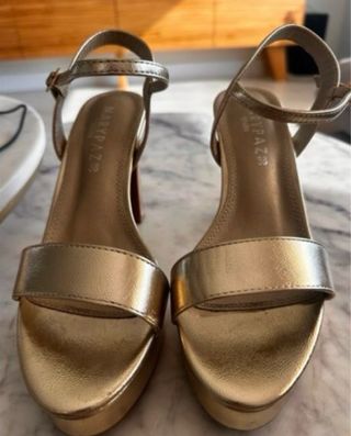 Tacones dorados MARYPAZ
