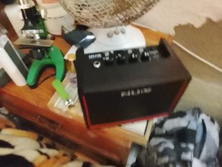 Amplificador NUX con receptor inalámbrico