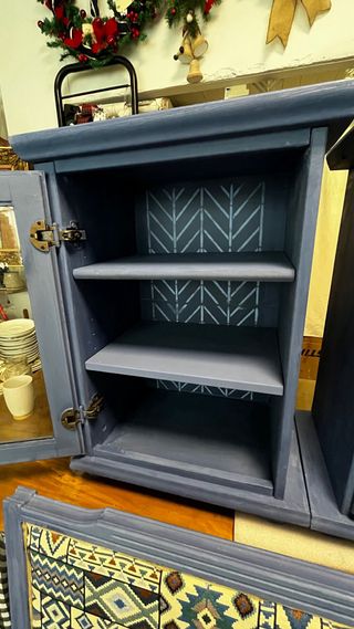 Cabecero, mesillas y cajonera azul