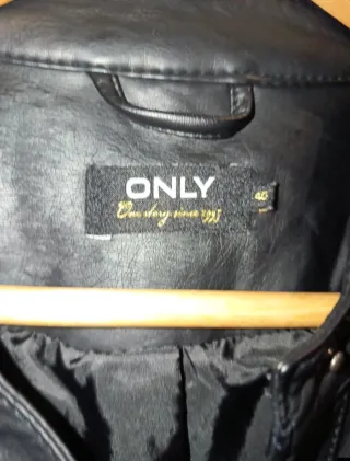 Chaqueta efecto piel ONLY